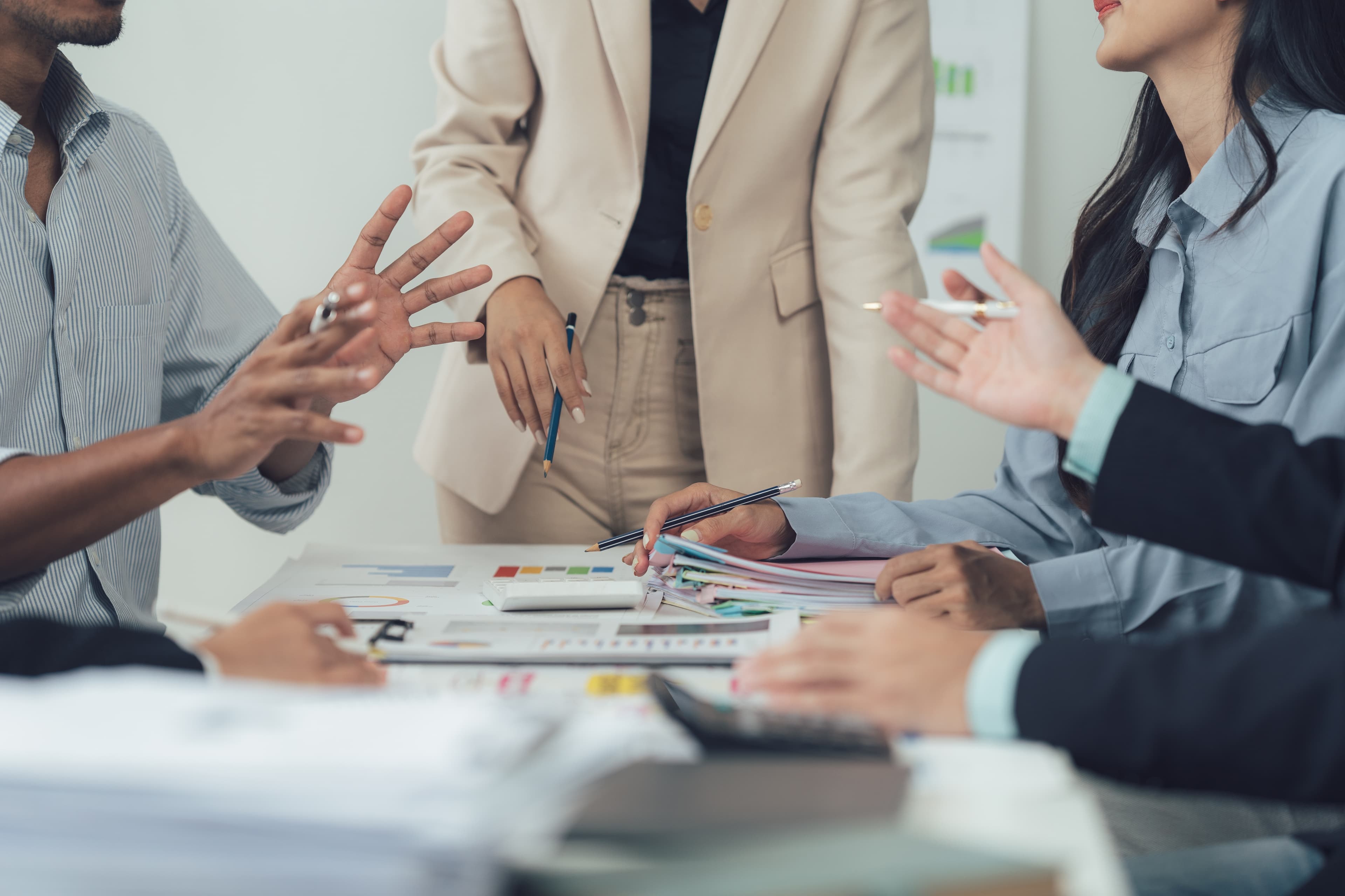 ビジネスミーティング・議論の様子